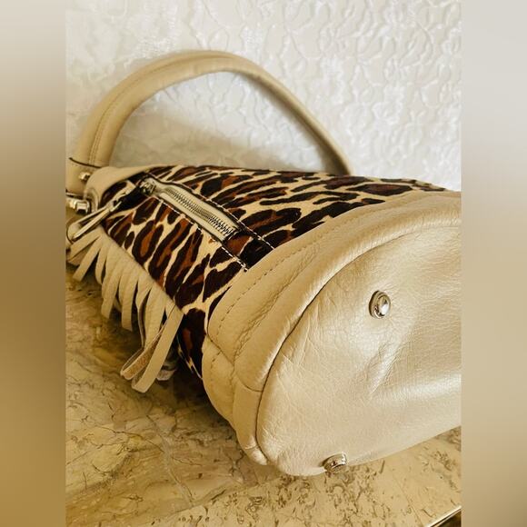 NWT B. Makowsky stone leopard bucket hobo tote shoulder bag - Picture 7 of 10